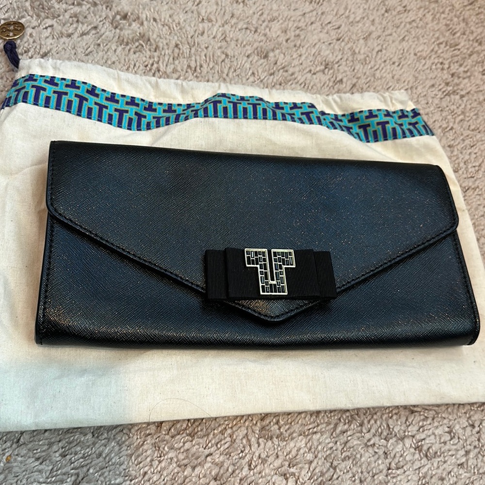 Tory Burch Deco T black clutch